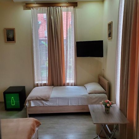 Maka Hotel Уреки Екстериор снимка