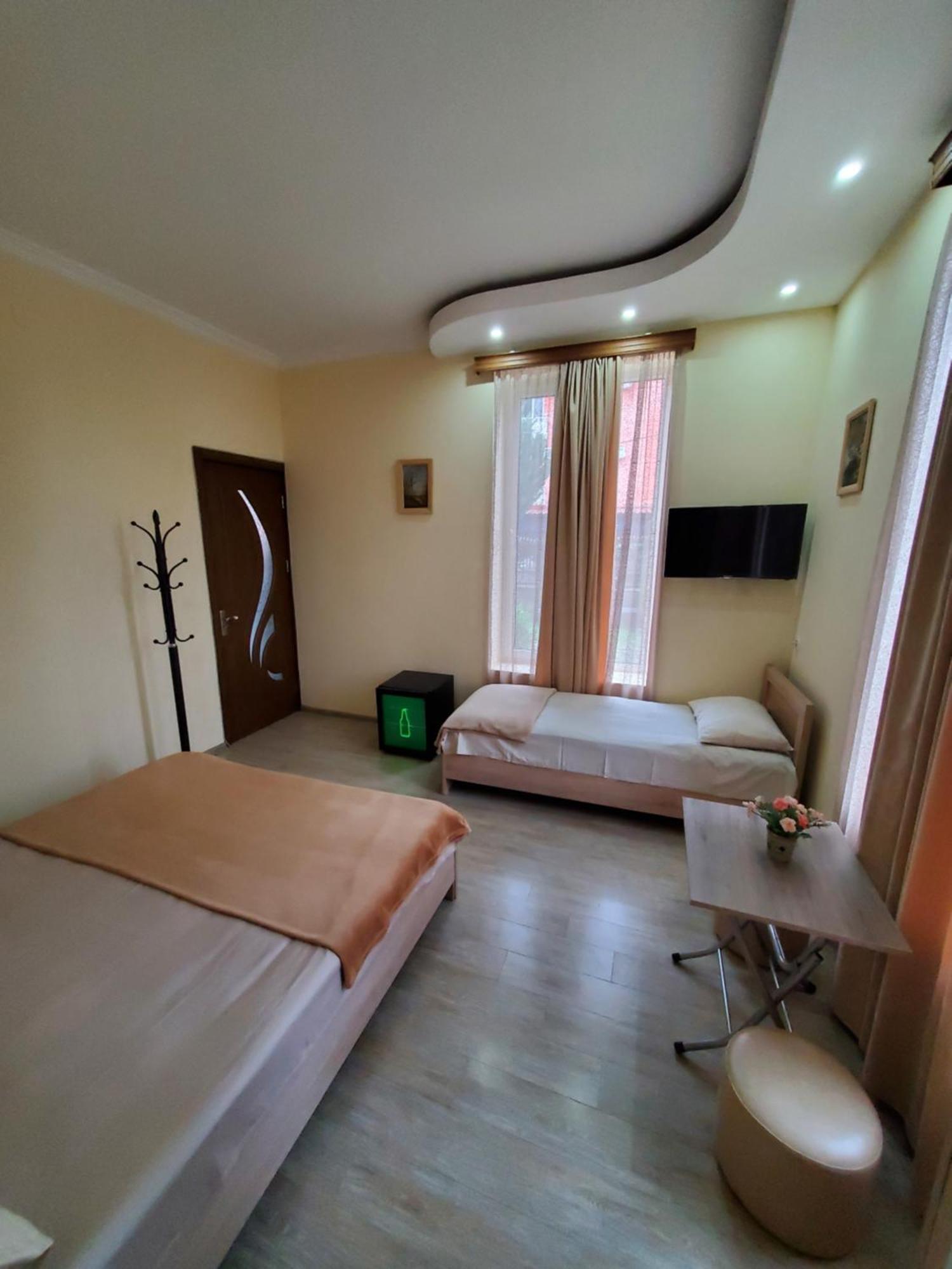 Maka Hotel Уреки Екстериор снимка