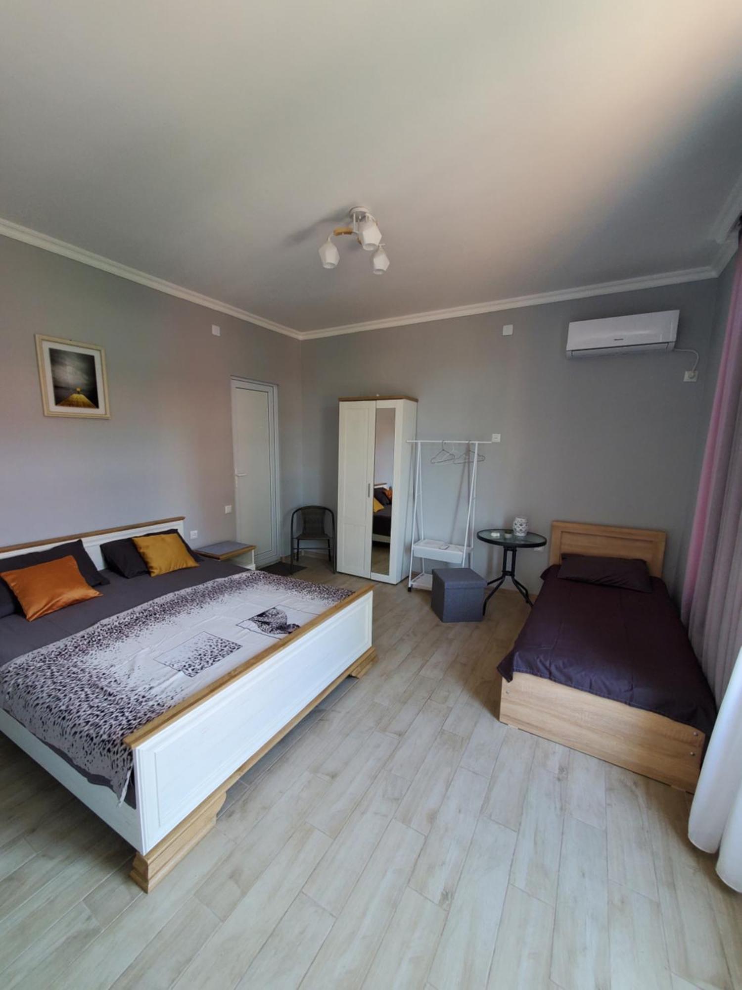 Maka Hotel Уреки Екстериор снимка