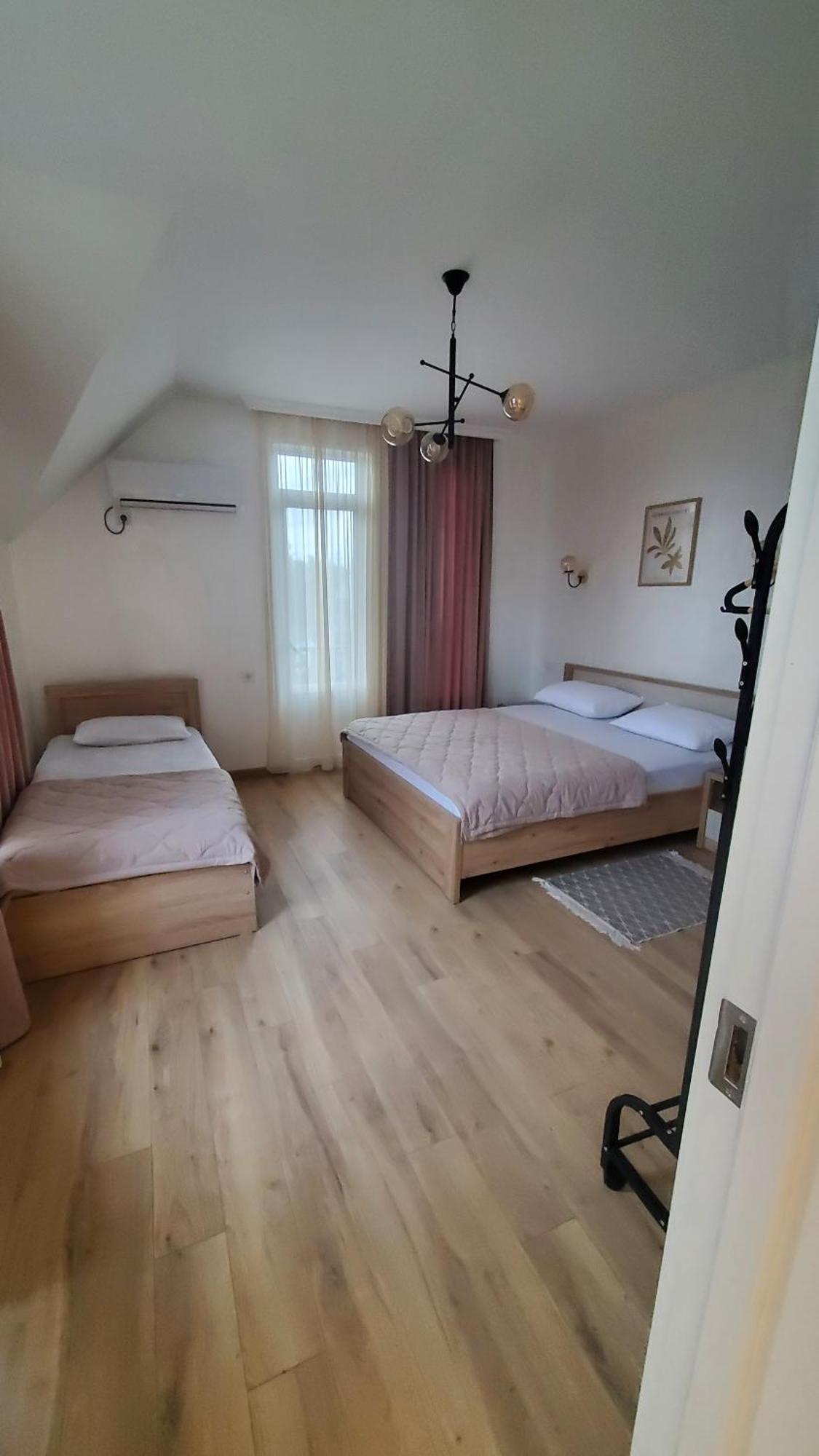 Maka Hotel Уреки Екстериор снимка